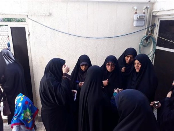 کمک های نقدی و غیرنقدی میان سیل زدگان خرم آبادی توزیع شد+تصاویر
