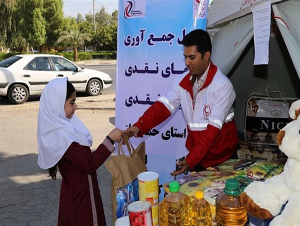 250 داوطلب در استان یزد پای کار جمع‌آوری کمک‌ به سیل‌زدگان هستند
