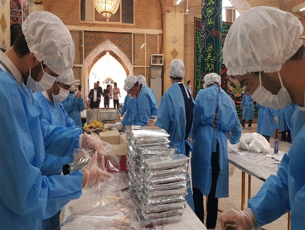 طبخ و توزیع ۱۰ هزار پرس غذای متبرک رضوی به مناسبت میلاد حضرت مهدی (عج)