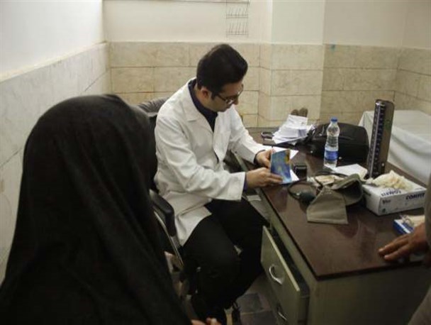 مشکل نبود پزشک در مرکز جامع سلامت پری ماهنشان برطرف شد