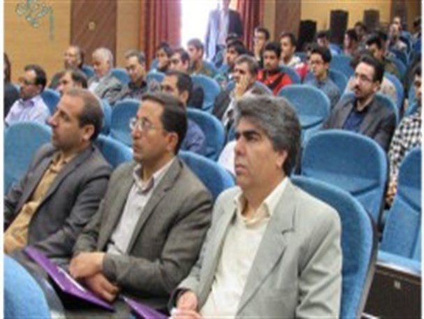 همایش سرگروه های فیزیک استان در تیران و کرون برگزار شد/ تصاویر