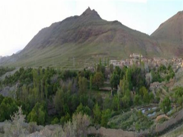 نمایی از روستای خیانک در شهرستان فامنین