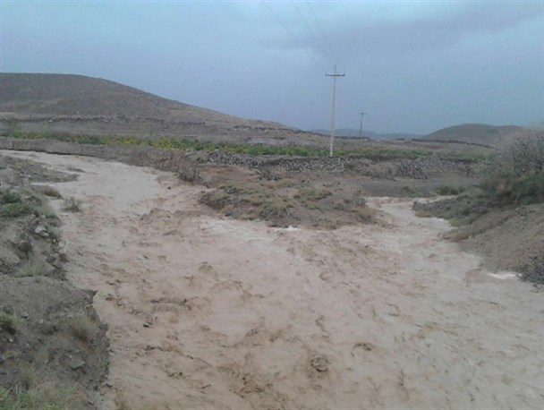 سیلی که ارتباط اهالی روستا را به کلی قطع کرده است + تصاویر