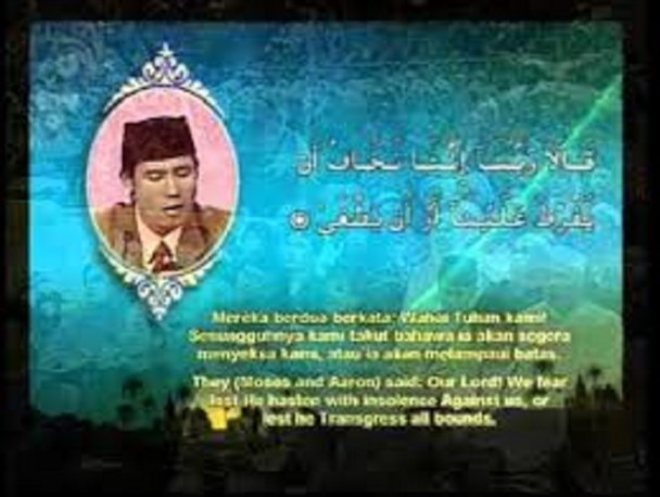 قاری مصری در محفل انس با قرآن شیروان تلاوت می‌کند