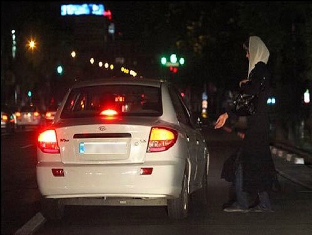 فحشا با چهره ای رنگ آمیزی شده درد شب های بندرعباس