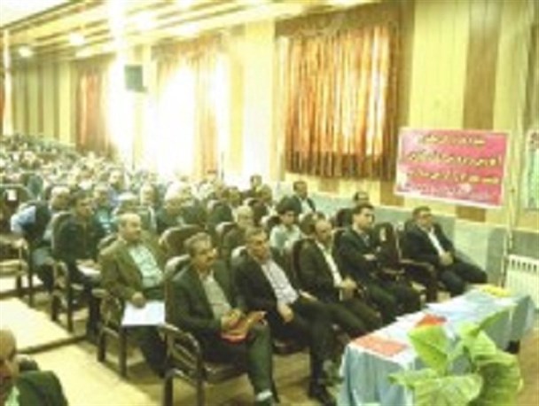 ۱۸ باب از مدارس شهرستان آبیک تخریبی است