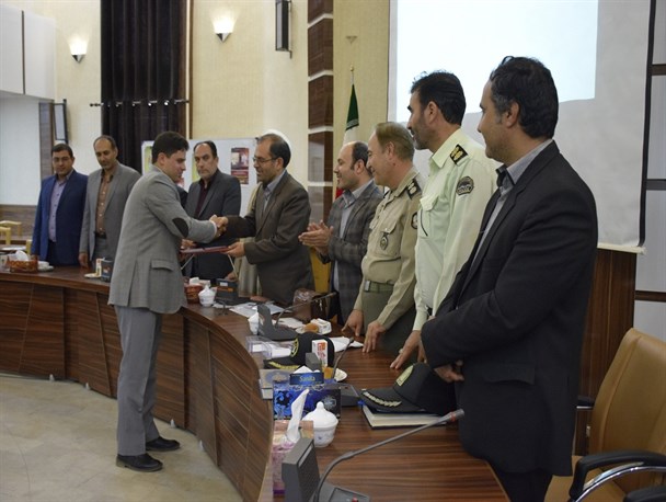 آیین تجلیل از جوانان برتر شهرستان عجب شیربرگزار شد