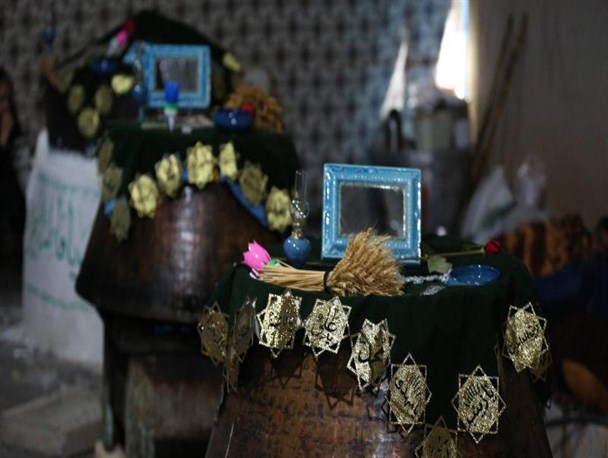 آئین سنتی سمنوپزان نماد عشق و توسل به اهل بیت(ع)/نذر مردم آشتیان برای فرزندان حضرت زهرا(س)