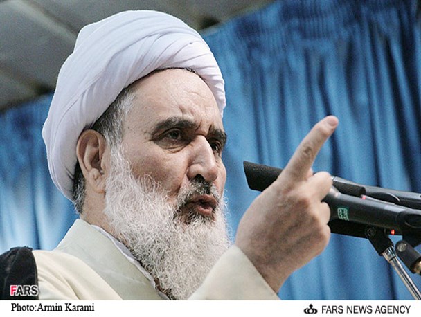 تلاش برای تحریف امام راحل(ره) گامی در جهت سستی مواضع انقلاب است