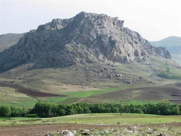 شعری زیبا در وصف قلعۀ تاریخی روستای کور عباس‌لو نیر