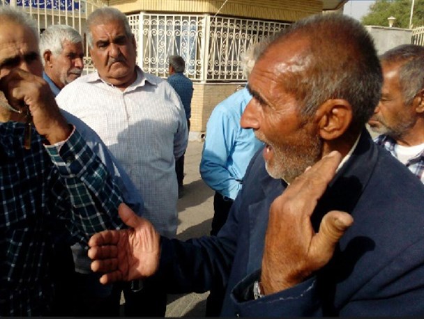 تجمع اعتراض آمیز کشاورزان لنجان مقابل فرمانداری+ تصاویر