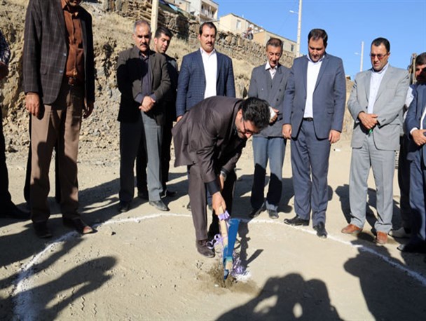 کلنگ دبستان 6 کلاسه روستای عیسی آباد سنندج بر زمین زده شد