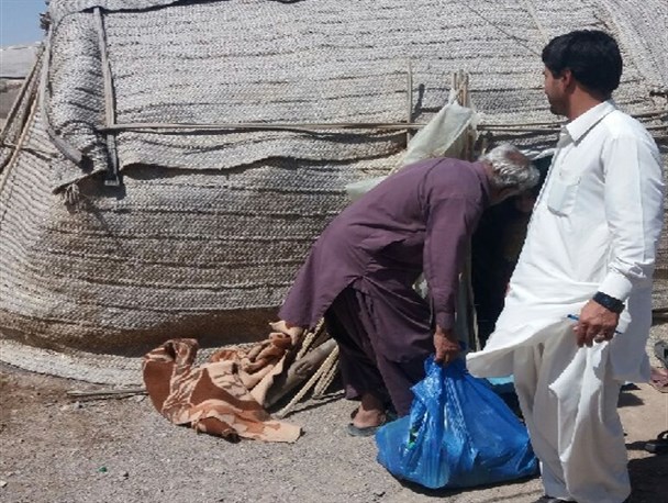توزیع ۵۰ بسته حمایتی مواد غذایی بین نیازمندان شهرستان دلگان