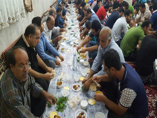 روزه هایی که با طعم جهادی افطار می شود/ضیافت خدمت در روستای علی آباد دلوار+ تصاویر