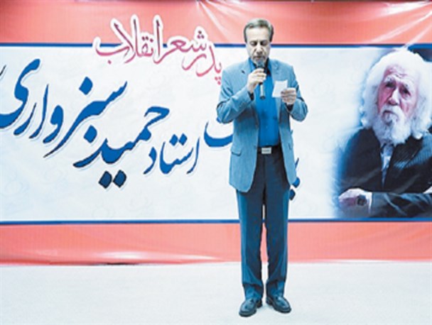 ذائقه مردم را با خواننده‌های یک‌شبه از شعر فاخر برگردانده‌اند