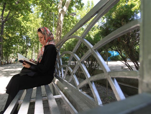 اجرای برنامه های فرهنگی و اجتماعی با هدف ارتقاء شان و منزلت بانوان