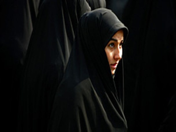 باید به لبخند های فریبنده ماهواره ها پاسخ محکم و کوبنده بدهیم