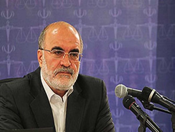 وزیر اقتصاد به خاطر عزل ۹ مدیر متخلف تحت فشار است/ثبت ۹۳۰۰شرکت در کیش با یک کد ملی/ بدهی۱۷۰میلیاردی خانواده مدیرعامل بانک رفاه