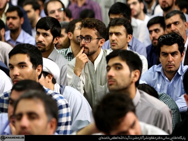 خانمی وسط جلسه بلند شد و گفت میخواهم حرفی بزنم!
