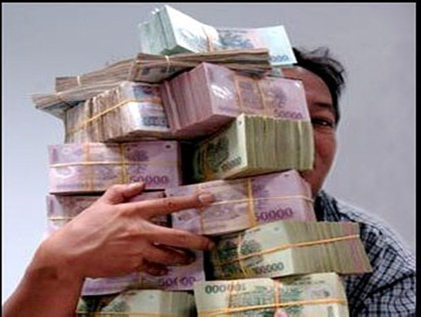 فیش های نامتعارف حقوق مدیران تنها ۲۰ درصد از کل دریافتی آنان می باشد/ سرمایه معنوی مردم با عذر خواهی کردن برنمی گردد