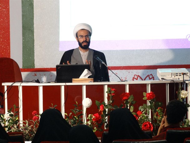 حجاب ثمره و میوه عفاف است/تا هنگامی که به شاخه های مختلف عفاف در جامعه پرداخته نشود در حل مسئله بی حجابی توفیقی حاصل نمی شود