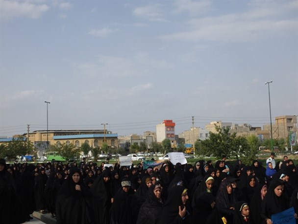 اجتماع بزرگ مردمی صیانت از حریم خانواده در قرچک برگزار شد