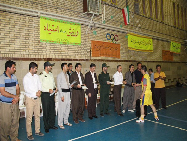 تیم شهید یونسی نسل قهرمان مسابقات فوتسال جام رمضان سروآباد شد