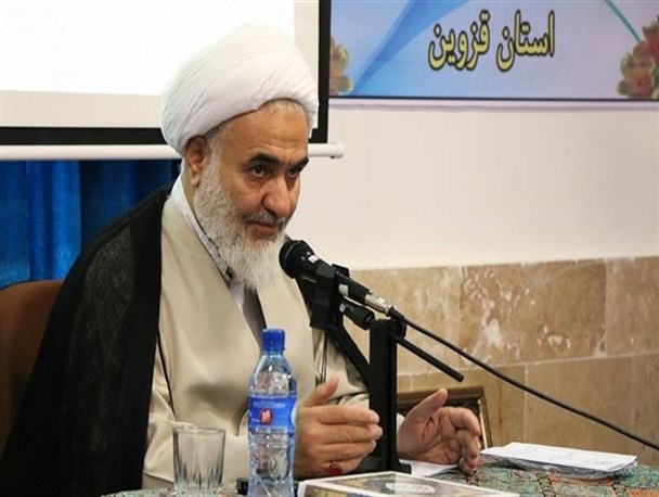 سازندگان حوزه‌های علمیه قطعا در برکات آن شریک است