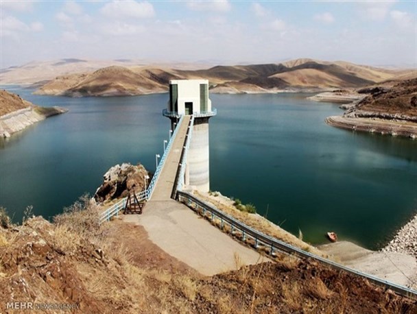 سد "خائیز" تنگستان؛ منفعت یا ضرر؟!/ نماینده، افتتاح سد را خیانت و استاندار خدمت می‌داند