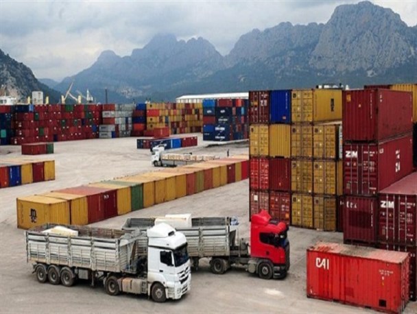 مقصر دپو شدن ۷ میلیون تن کالا در گمرک کیست؟/ ۱.۴ میلیون تن کالا روی کشتی‌ها مانده!