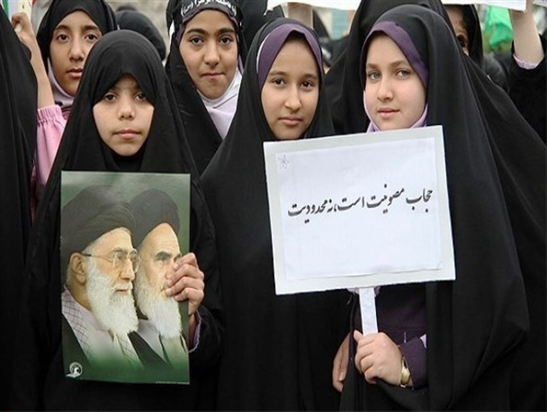 ترویج عفاف و حجاب مبنی بر ارزش‌های اخلاقی و خودباوری دینی است/ شهیده "فاطمه اسدی" و "ناهید فاتحی" سندهای فرهیختگی مردم کردستان هستند