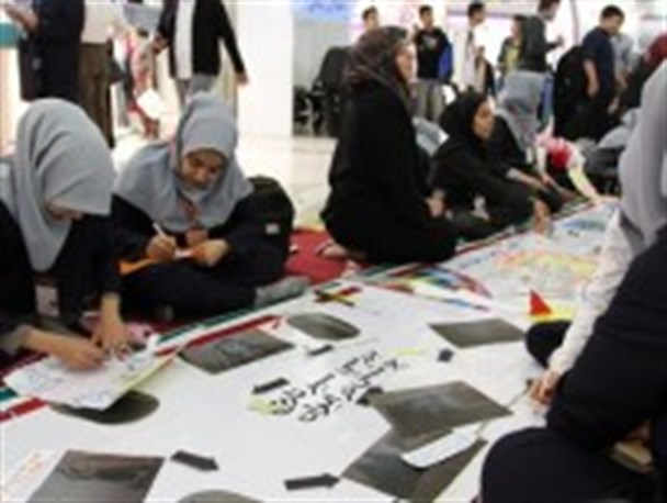 بزرگترین روزنامه دیواری جهان در طرقبه تهیه می شود