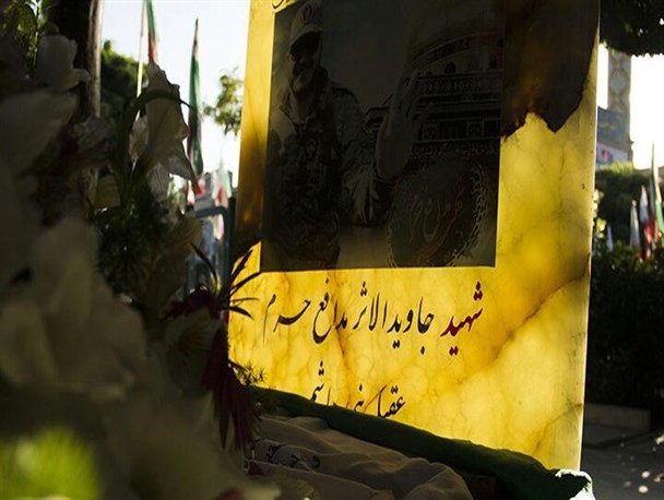 مراسم رونمایی از سنگ مزار شهید محمد اینانلو در امام زاده طاهر(ع) کرج/ تصاویر