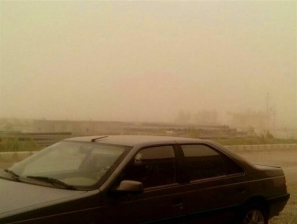 وزش باد همراه با گرد و خاک منطقه سیستان را درنورید/تصاویر
