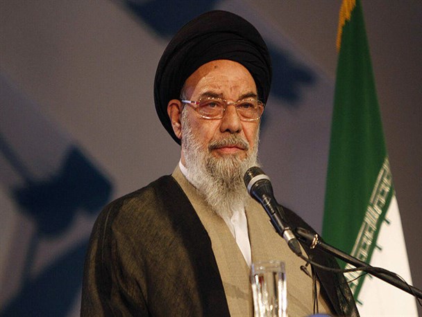 سخت کوشی؛ رمز موفقیت هر کس خاصه طلاب در زندگی است/ دولت در اختصاص ارز به سفرهای خارجی اشتباه بزرگی کرد