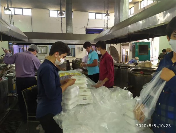 طبخ و توزیع 5500 پرس غذا برای نیازمندان به همت نوجوانان دهه هشتادی اصفهان