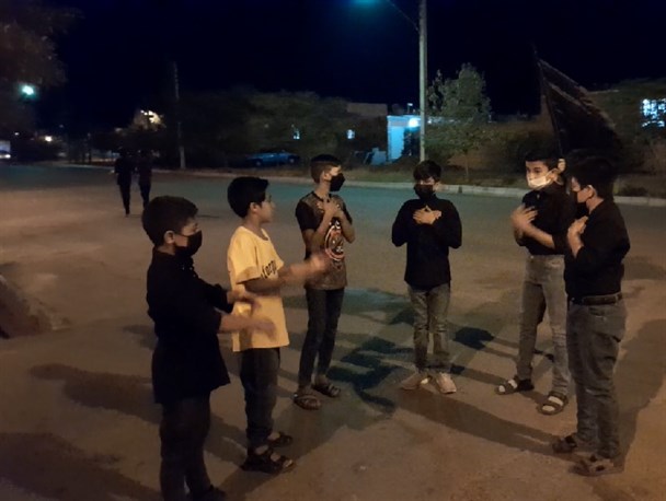 شور حسینی در نوجوانان/ به عشق امام حسین(ع) نذری می‌دهیم