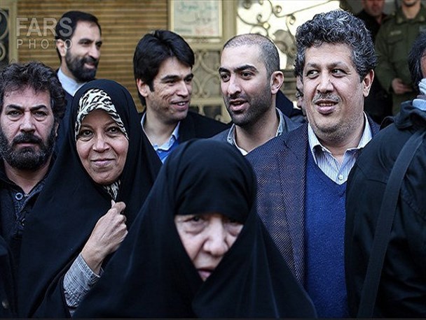 مواضع خود را مشخص کنید/ تحمل ناراحتی رهبرمان را نداریم
