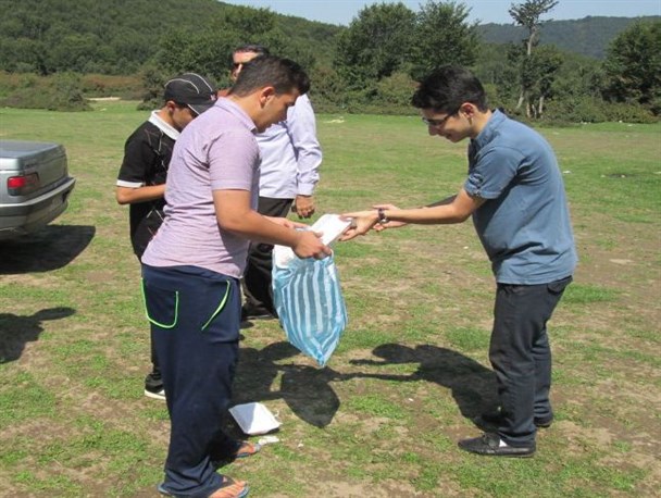 اردوی یک روزه ای که به پاکسازی طبیعت زیبای لاریخانی ختم شد+تصاویر