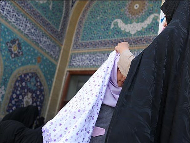 هجوم تبلیغات غرب دامنگیر زنان ایرانی/بد حجابی و مدگرایی فرهنگ وارداتی غرب است