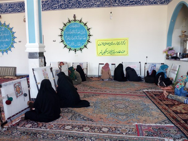 آموزش گلیم بافی در قالب اردوی جهادی