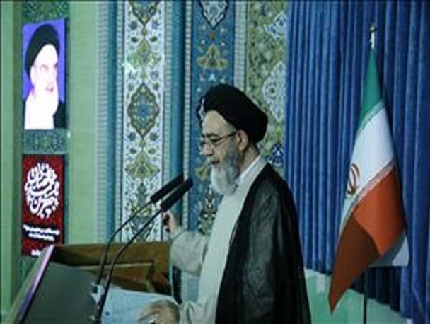 انتقاد شدید امام جمعه تبریز به حذف واژه «شهید» از تابلوهای خیابانی/ وضعیت مقبره‌الشعرا برازنده نام شهریار نیست