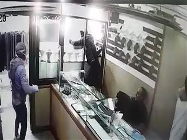سرقت مسلحانه خونین از طلافروشی دلفان/ یک نفر کشته شد