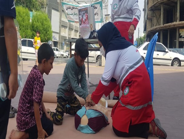 ارائه آموزش‌های خیابانی کمک‌های اولیه به شهروندان هرمزگانی