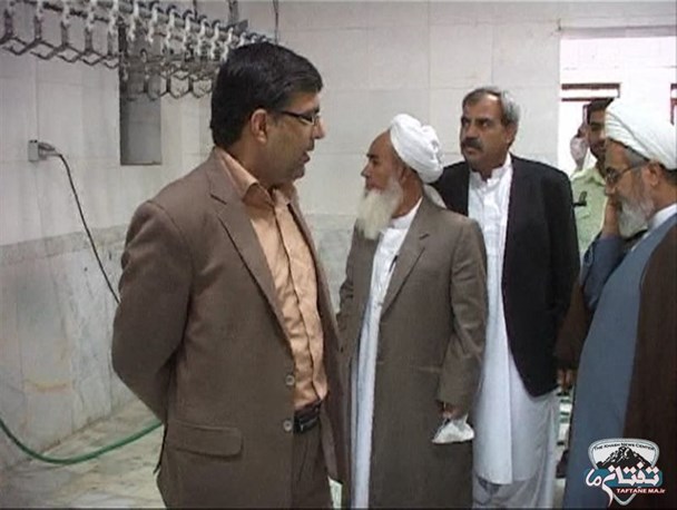 بازدید علمای شیعه و سنی و مسئولان از کشتارگاه صنعتی طیور خاش