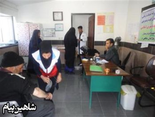 روستاییان مناطق محروم شاهین دژ خدمات پزشکی رایگان دریافت کردند