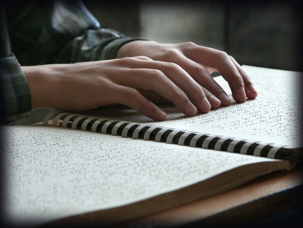 جامعه بینا با شهروند نابینا چه می کند؟