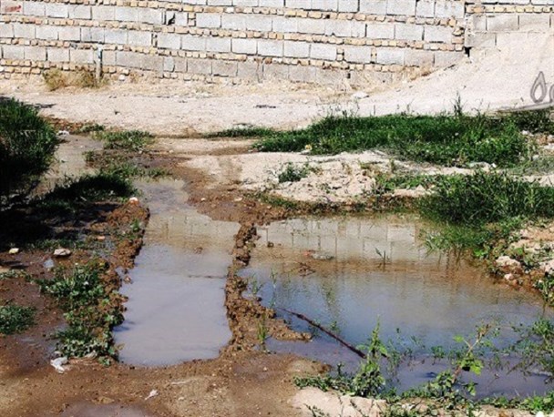 انتقاد اهالی روستای محمدآباد گالیکش از هدر رفت آب شرب و بی‌توجهی آبفار + عکس و فیلم