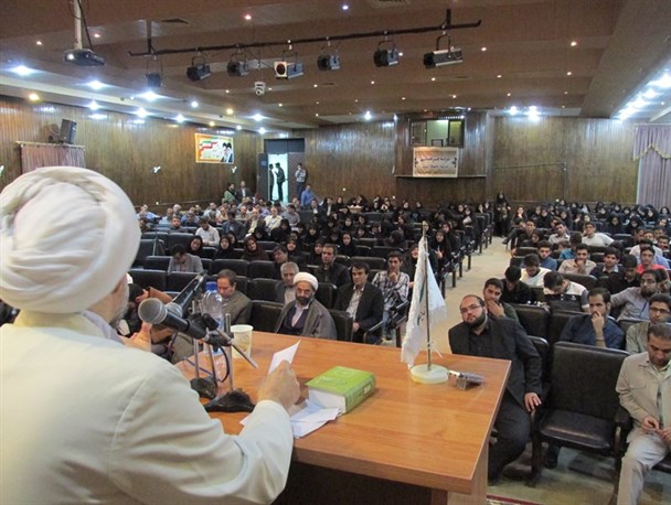 همایش قرآن و امام حسین (ع) با حضور آیت الله محسن اراکی در دانشگاه اراک