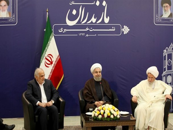 تهدید خبرنگاران مازندرانی توسط خانم همراه رئیس جمهور/از مرزبندی برای پرسش تا قرعه‌کشی شبهه‌انگیز و ناعادلانه